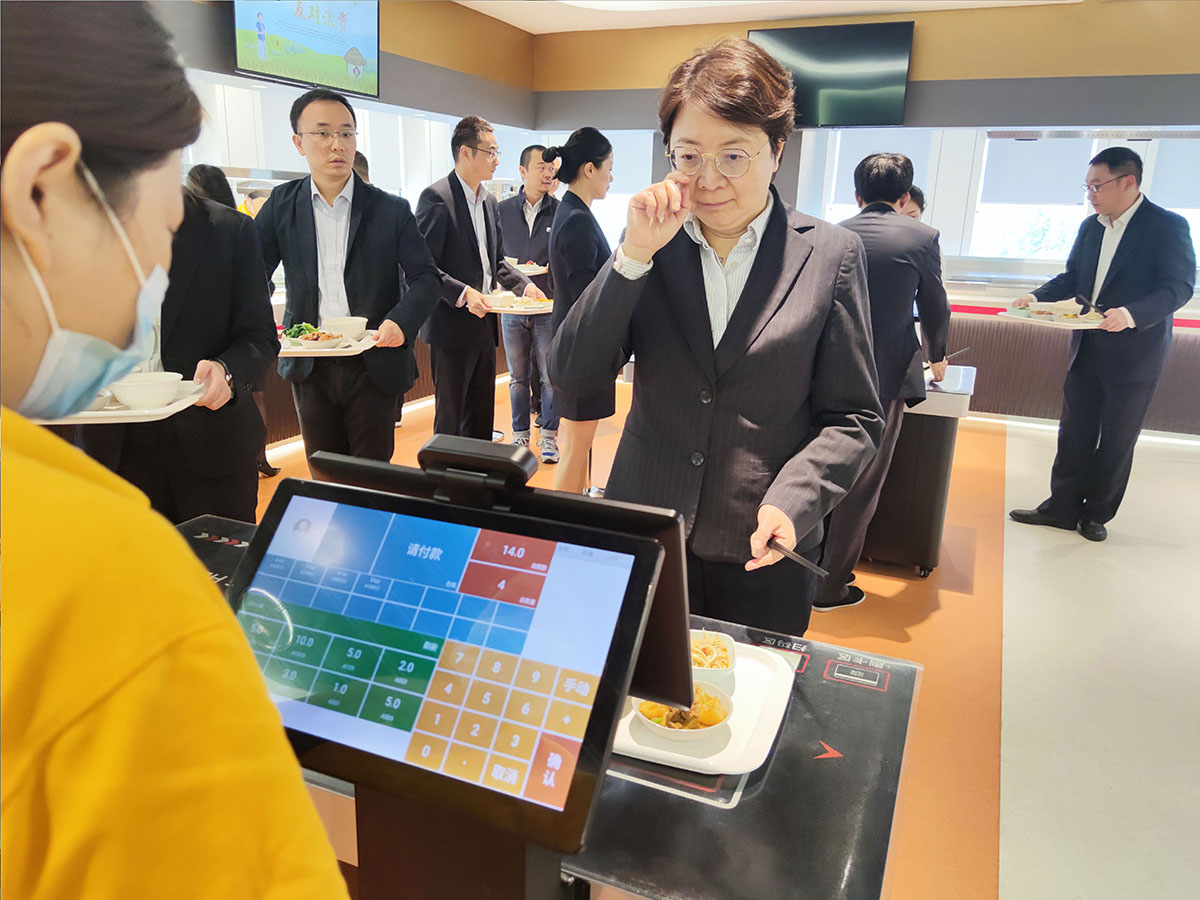 智能結算餐臺